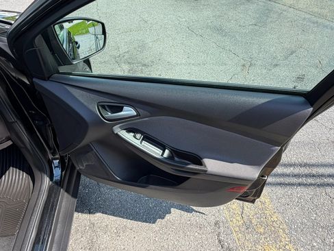 Used 2014 Ford Focus SE w/ SE Winter Package FWD image 31