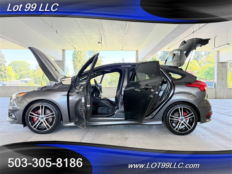 Used 2017 Ford Focus ST w/ Equipment Group 401A FWD image 21