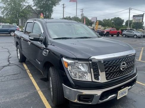 Used 2017 Nissan Titan SV image 1