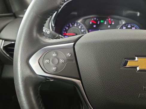 Used 2022 Chevrolet Traverse LT FWD image 15