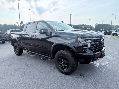 Used 2024 Chevrolet Silverado 1500 ZR2 AWD/4WD image 2