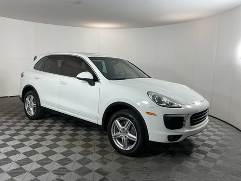 Used 2017 Porsche Cayenne AWD/4WD image 3