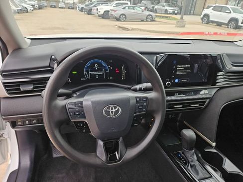 Used 2025 Toyota Camry LE image 17
