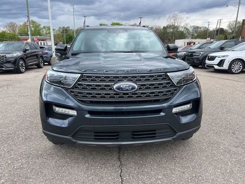 Certified 2022 Ford Explorer XLT w/ Equipment Group 202A AWD/4WD image 2
