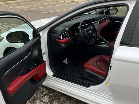 Used 2018 Toyota Camry XSE image 10