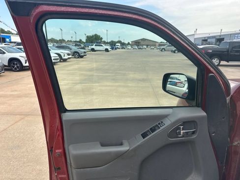 Used 2019 Nissan Frontier SV AWD/4WD image 6