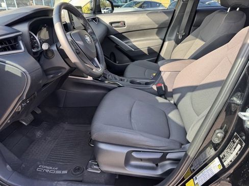 Used 2022 Toyota Corolla Cross LE image 20