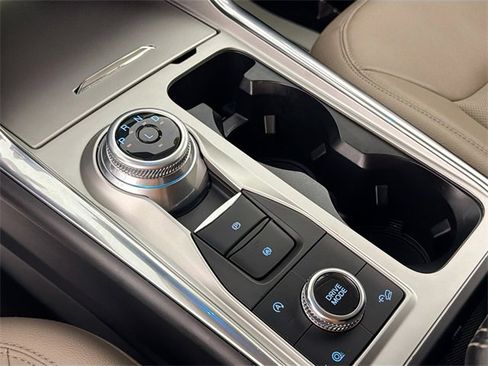 Used 2022 Ford Explorer Limited image 16