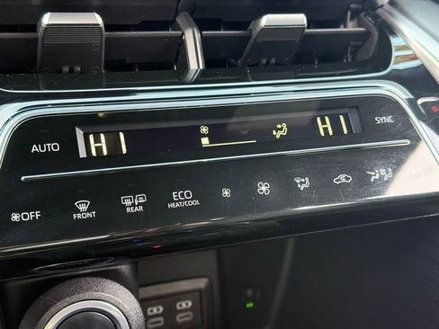 Certified 2023 Toyota Venza Nightshade image 18