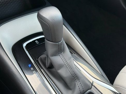 Certified 2020 Toyota Corolla LE FWD image 34