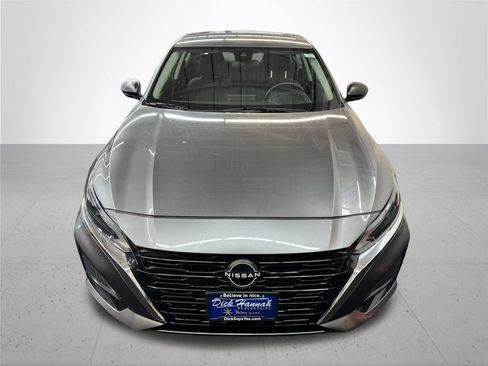 Used 2024 Nissan Altima 2.5 S FWD image 11