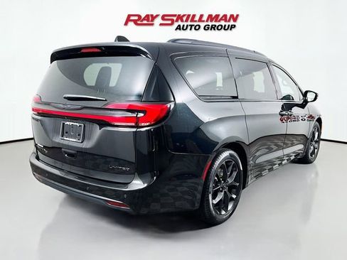 Used 2024 Chrysler Pacifica Limited w/ S Appearance Package FWD image 7