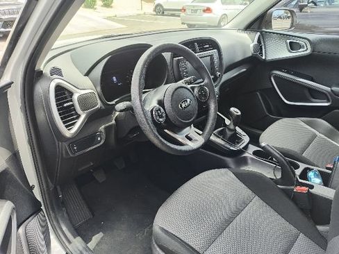 Used 2020 Kia Soul LX FWD image 10