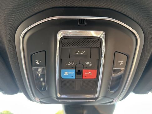 Used 2024 Jeep Grand Cherokee L Limited AWD/4WD image 10