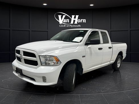 Used 2017 RAM 1500 Express w/ Express Value Package AWD/4WD image 3