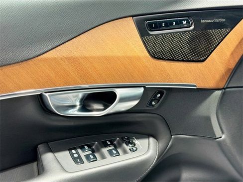 Used 2024 Volvo XC90 B5 Plus image 16