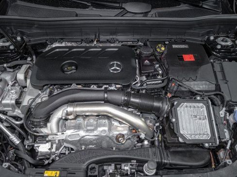 Certified 2025 Mercedes-Benz GLB 250 image 21