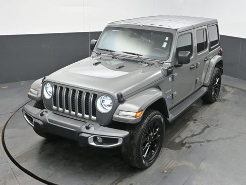 Used 2021 Jeep Wrangler Unlimited Sahara w/ Cold Weather Group image 31