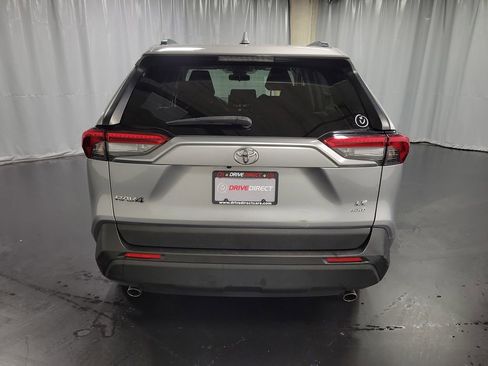 Used 2019 Toyota RAV4 LE w/ Carpet Mat Package AWD/4WD image 7
