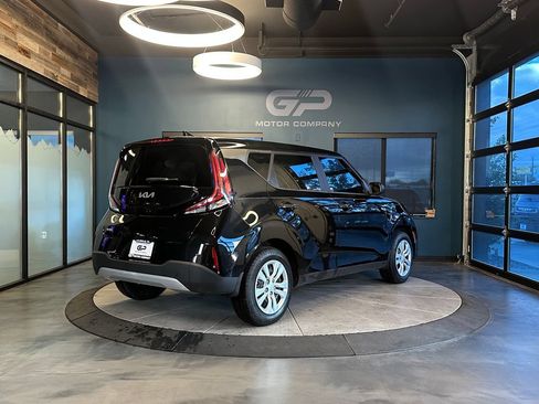 Used 2023 Kia Soul LX FWD image 3