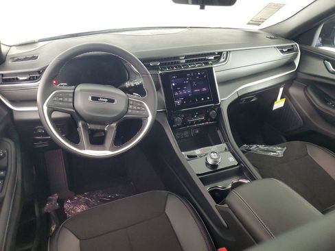 New 2025 Jeep Grand Cherokee Altitude image 14