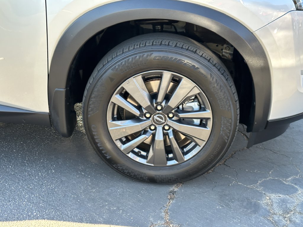 Used 2022 Nissan Pathfinder SV FWD image 14