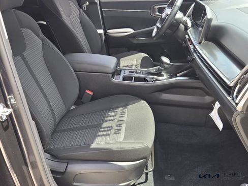 Certified 2026 Kia Sorento LX FWD image 17