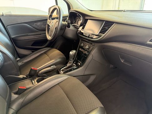 Used 2021 Buick Encore Preferred FWD image 23