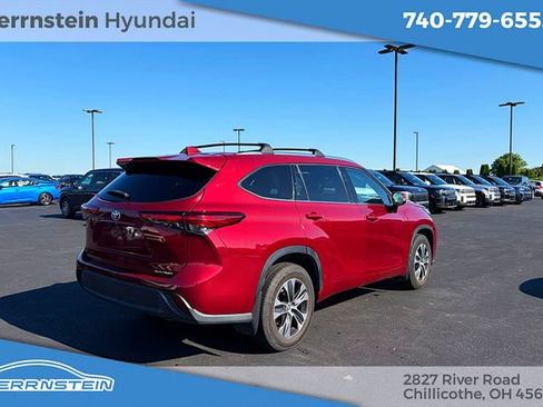 Used 2021 Toyota Highlander XLE AWD/4WD image 34