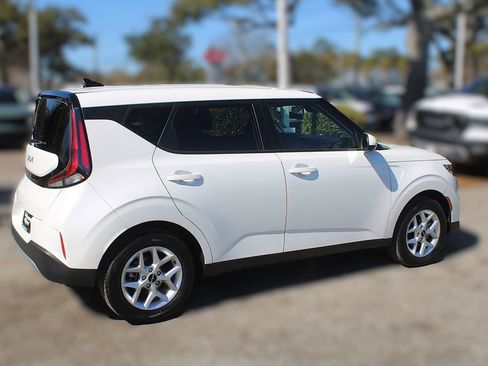 Certified 2025 Kia Soul LX image 7