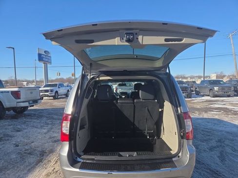 Used 2013 Chrysler Town & Country Touring-L w/ Driver Convenience Group image 25