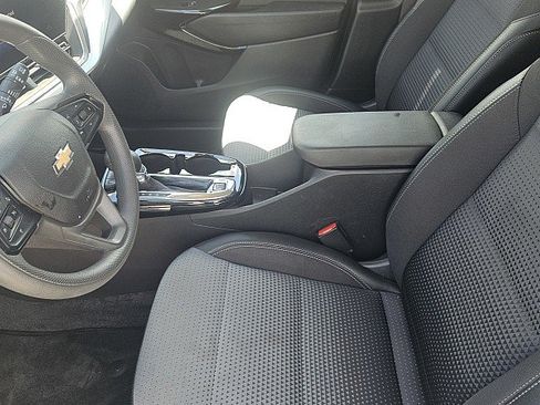 Used 2025 Chevrolet Trax LT FWD image 10