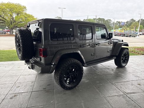 Used 2023 Jeep Wrangler Unlimited Sahara image 9