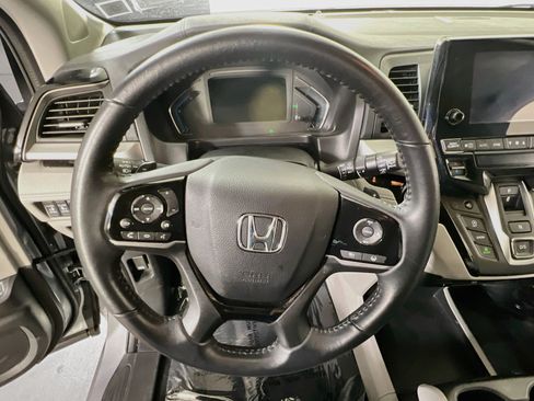 Used 2023 Honda Odyssey Touring image 11