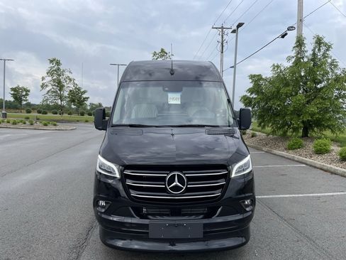 Used 2024 Mercedes-Benz Sprinter 3500 image 2