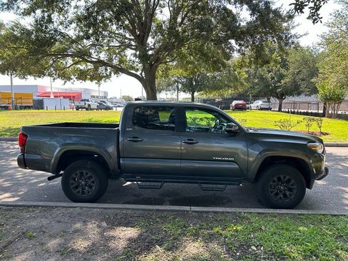 Used 2022 Toyota Tacoma SR5 w/ Technology Package RWD image 7