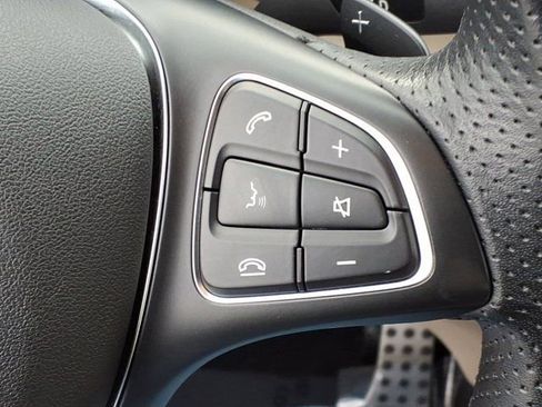 Used 2019 Mercedes-Benz GLC 300 image 10