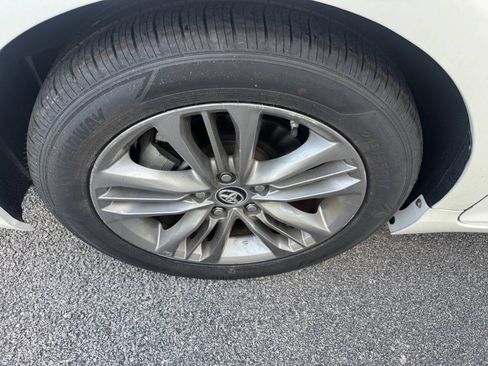 Used 2015 Toyota Camry SE w/ Moonroof Package FWD image 22