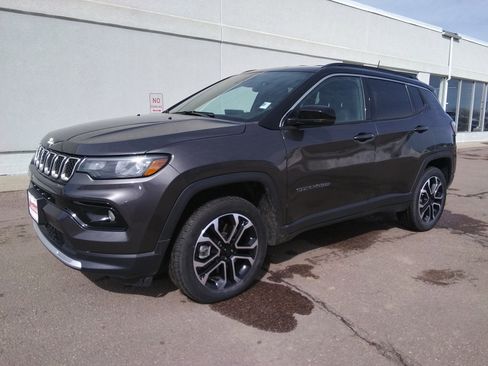 Used 2023 Jeep Compass Limited image 2