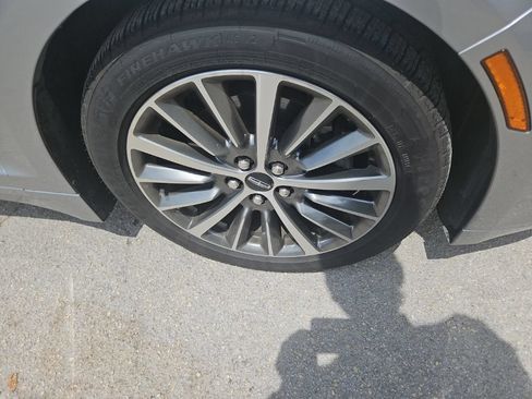 Used 2020 Lincoln MKZ FWD image 4