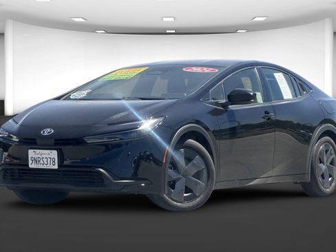Used 2024 Toyota Prius LE image 2