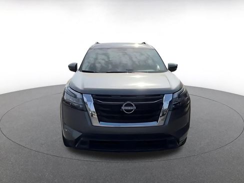 Used 2025 Nissan Pathfinder SV image 5