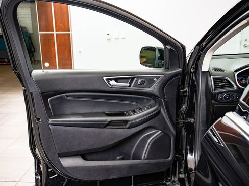 Used 2019 Ford Edge Titanium FWD image 26