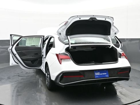 Certified 2025 Hyundai Elantra Sport image 46