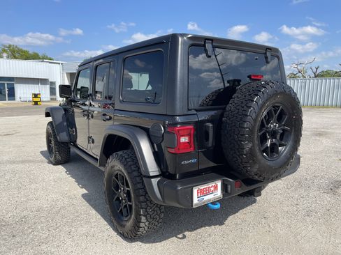 Used 2024 Jeep Wrangler Willys image 6