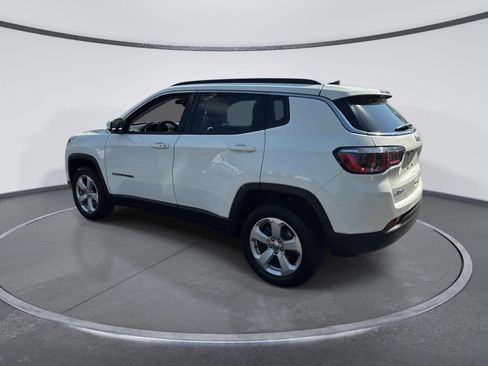 Used 2019 Jeep Compass Latitude w/ Cold Weather Group AWD/4WD image 2