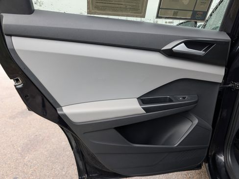 Used 2023 Volkswagen Taos SE image 34