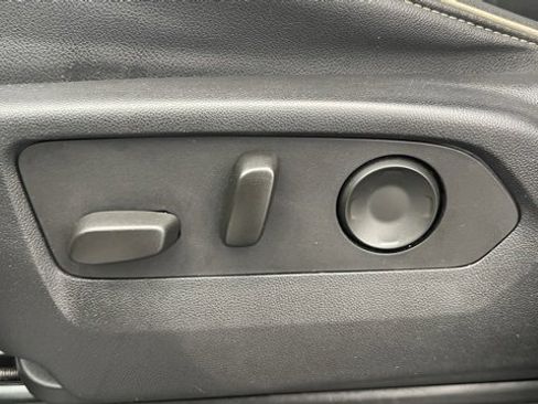 Used 2023 Chevrolet Suburban Premier image 12