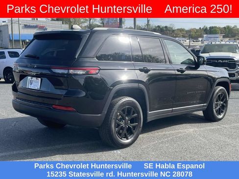 Used 2025 Jeep Grand Cherokee Altitude AWD/4WD image 7