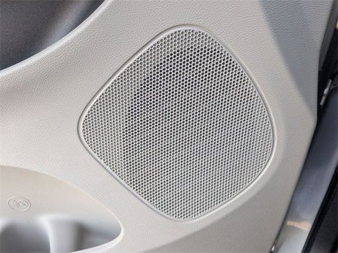 Used 2020 Dodge Grand Caravan SE image 28